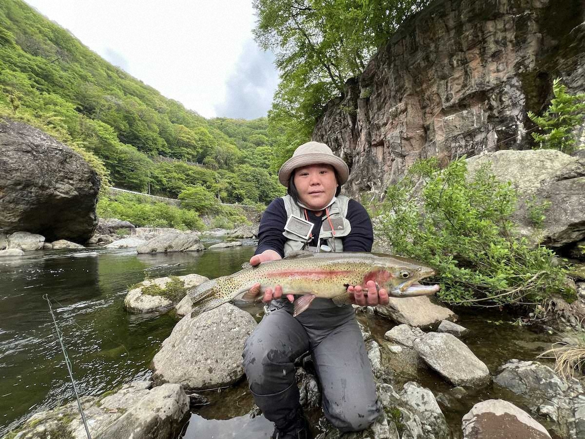 【画像・写真】スリル満点！56センチ鬼鱒　細いナイロンハリスでゲット