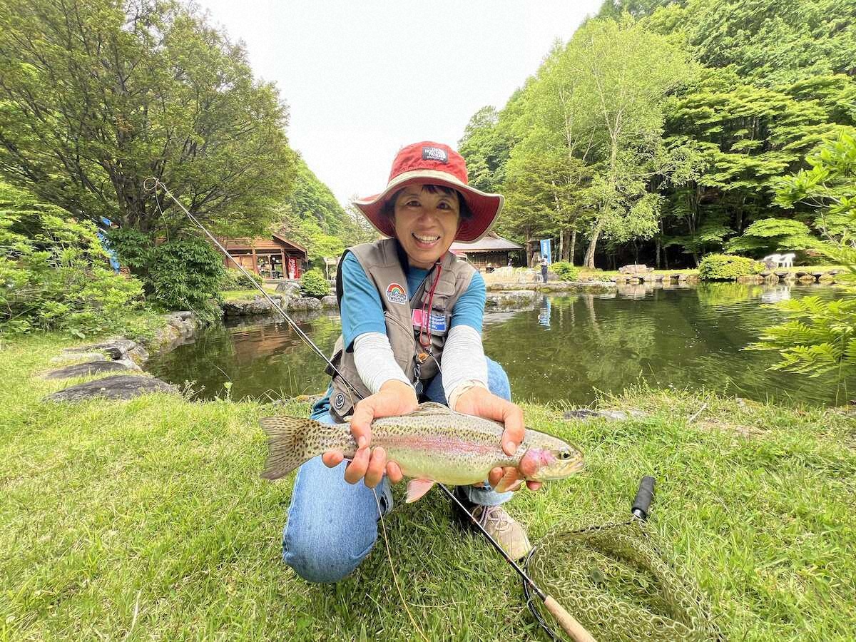 【画像・写真】“クリオネ”フライで45センチの美しいレインボートラウト