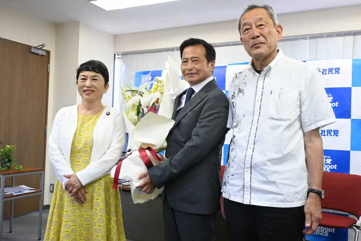 【画像・写真】社民党　崖っぷちで政党要件を維持　“リブート”へ初当選のラサール石井氏も決意新た