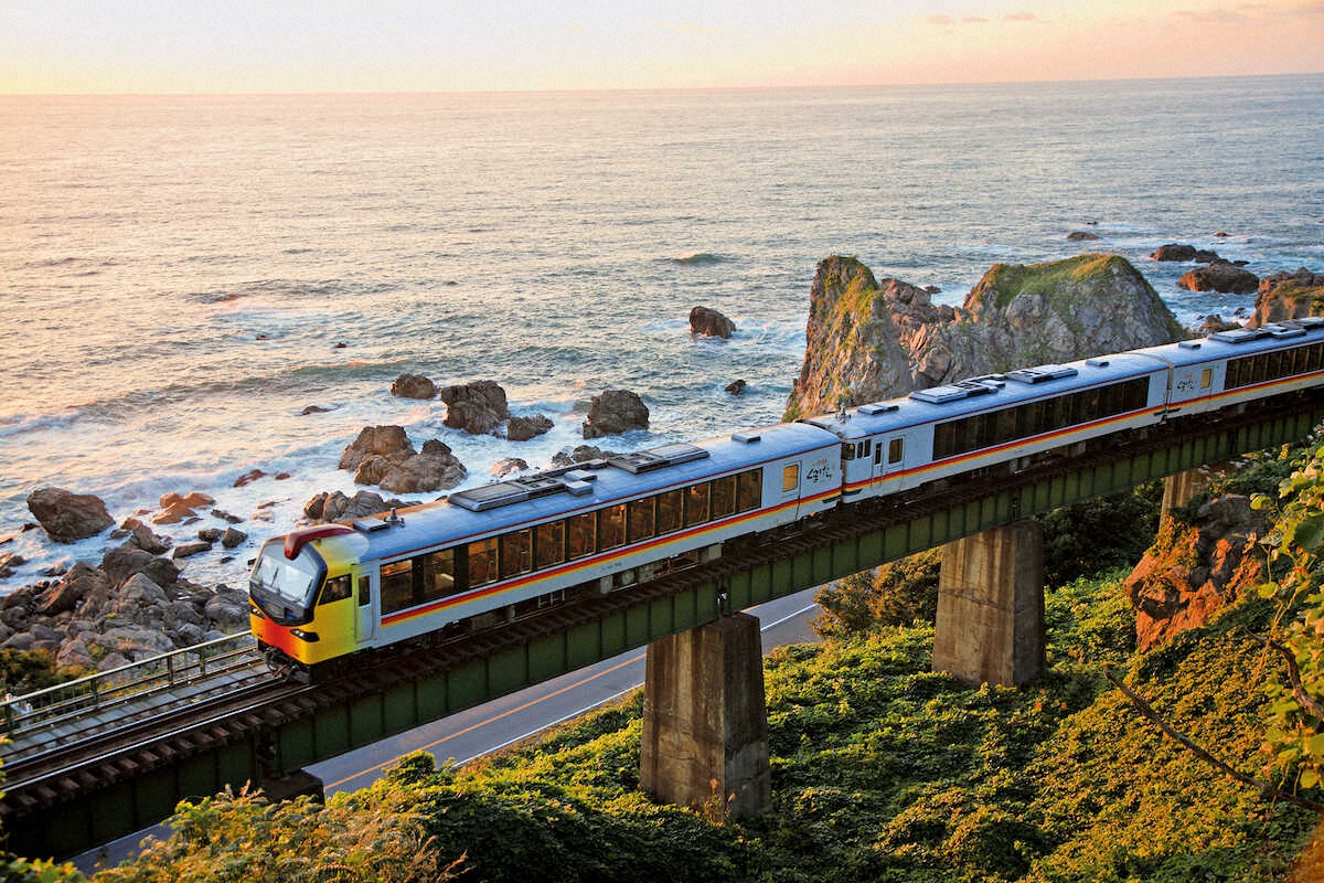 【画像・写真】【秋田～青森】白神山地と日本海　「リゾートしらかみ」で五能線の絶景堪能　駅でバスケ体験も