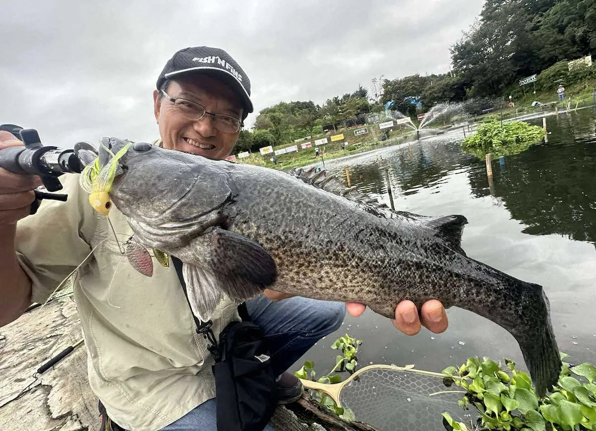 ルアー界の重鎮と“怪魚”マーレーコッド 前橋市・宮城アングラーズ 