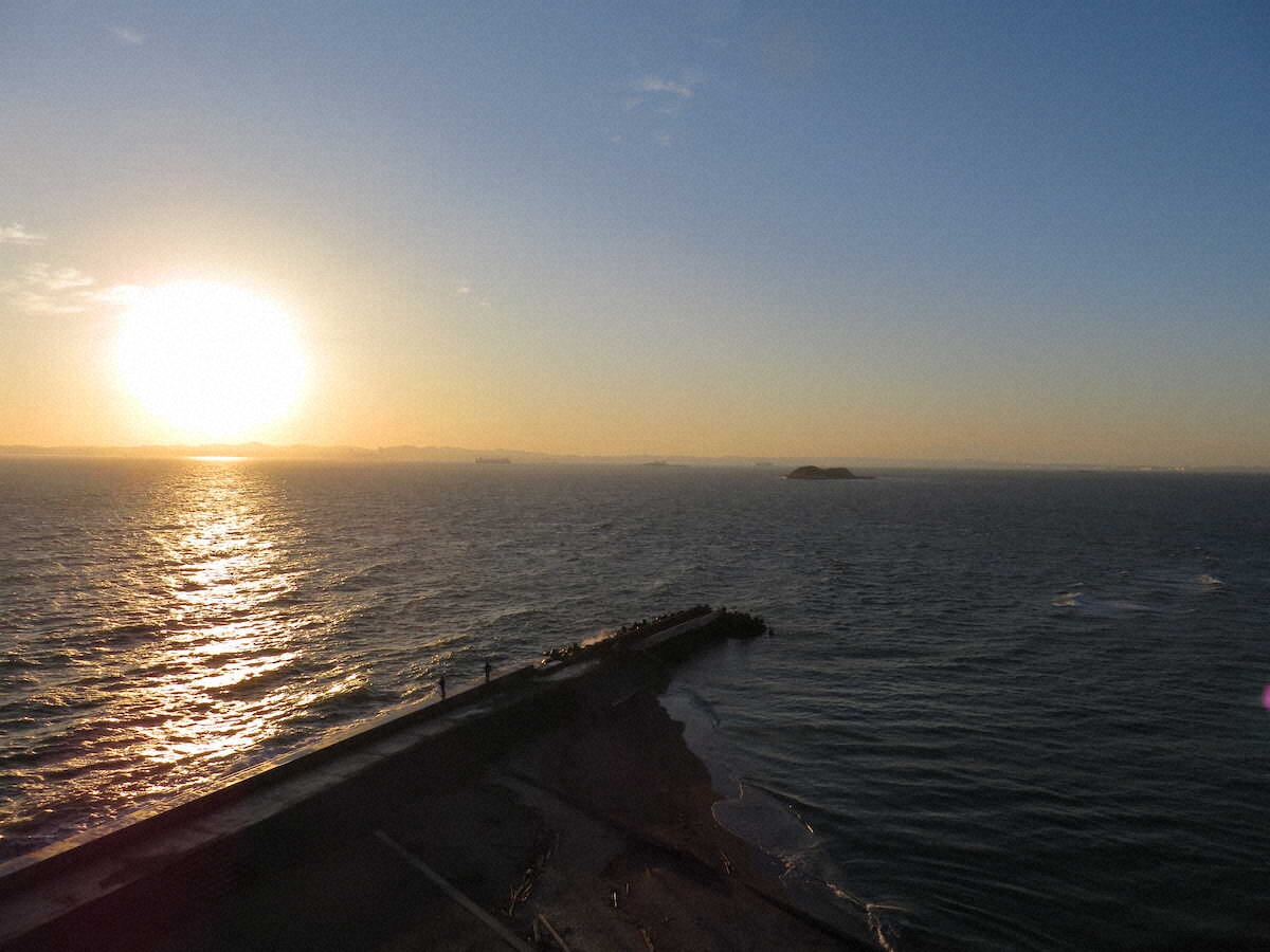 【画像・写真】【千葉】東京湾の夕陽を眺めるなら“海のピラミッド”から…個性的なデザインの「明治百年記念展望塔」