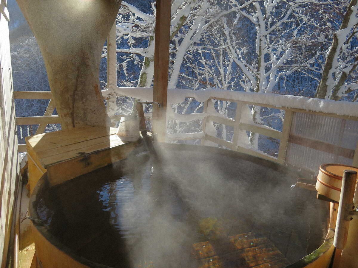 【画像・写真】【長野・高山村】小さな村に泉質異なる8つの温泉　雪景色を眺めながら癒やしの時を