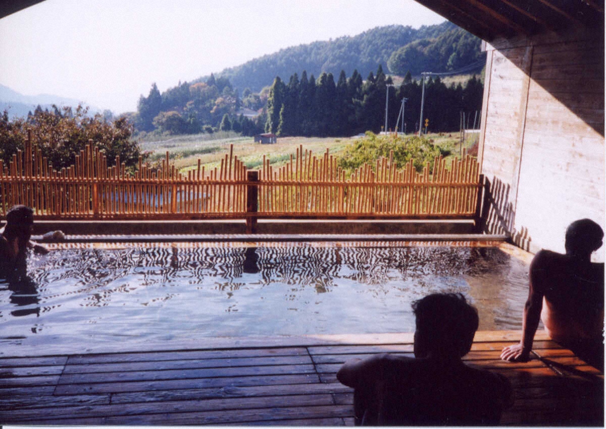 【画像・写真】【長野・高山村】小さな村に泉質異なる8つの温泉　雪景色を眺めながら癒やしの時を