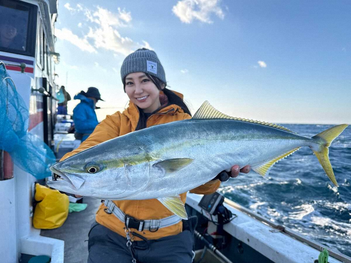 【画像・写真】和歌山県美浜町　落とし込み釣りで76センチのメジロをゲット!!