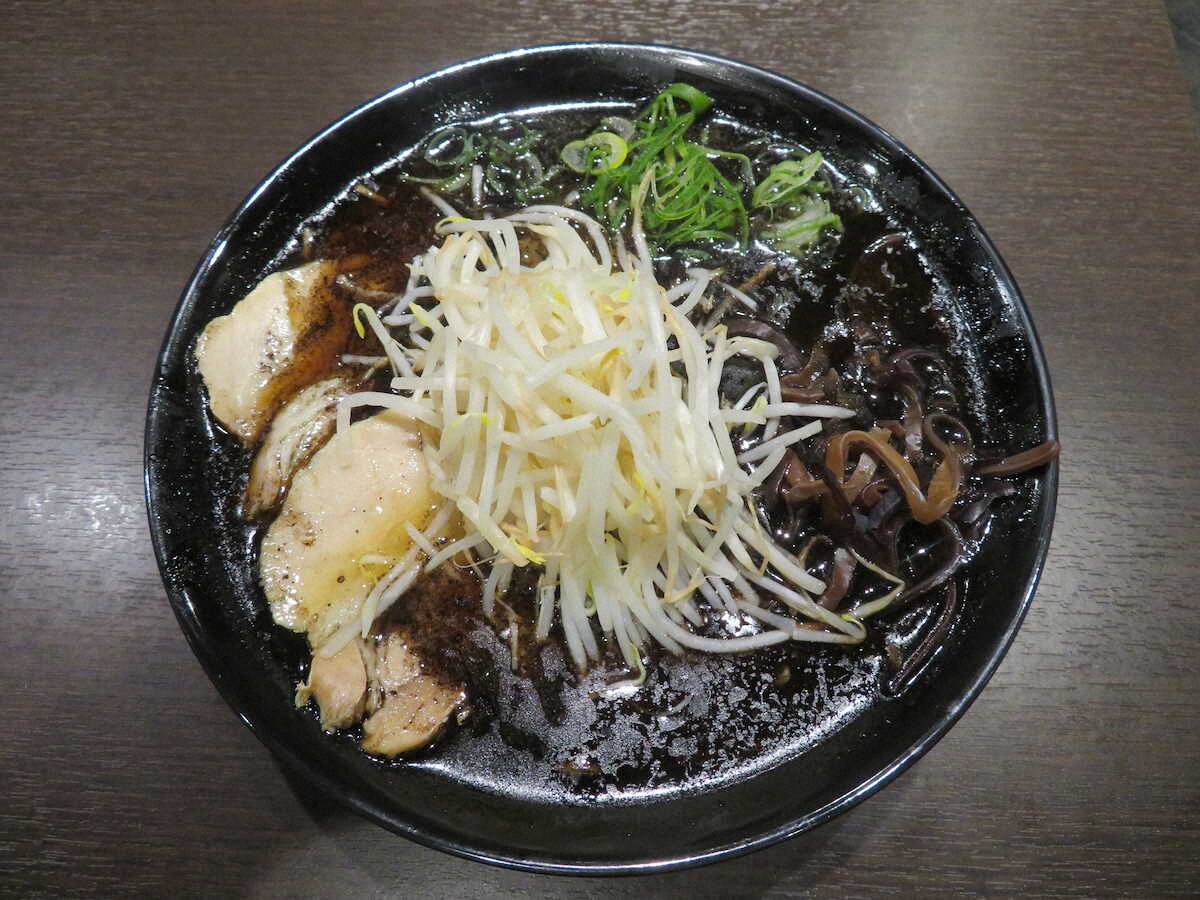 【画像・写真】【東京】インパクト大！真っ黒スープのお味は…焦がしニンニクが効いてる「好来ラーメン」