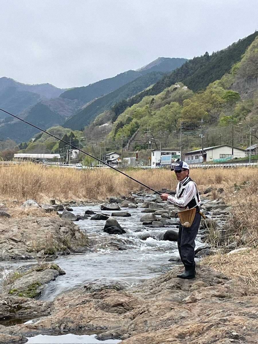 【画像・写真】開始早々23センチ美麗ヤマメ　山桜＆山吹咲き乱れる絶景の中…