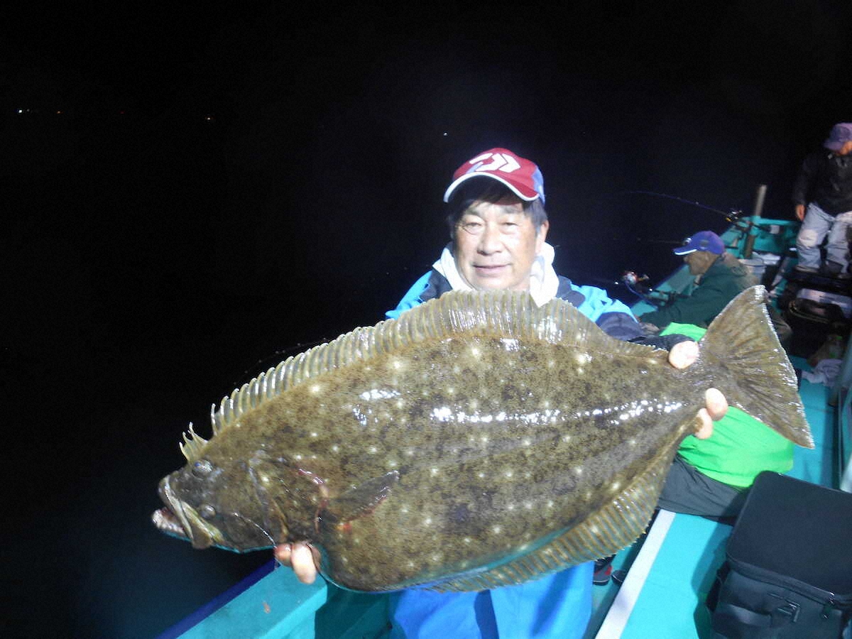【画像・写真】暗闇で5.6キロ ヒラメきらり！マダイ狙いも無念…釣行早すぎた