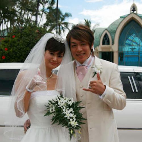 ハワイで結婚式を挙げた宮崎大輔（右）といづみ夫人 ...