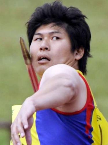 陸上の日本選抜和歌山大会、男子やり投げで国内自己最高の８２メートル４９で優勝した村上幸史