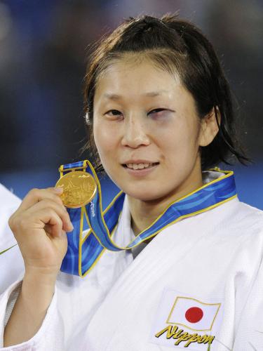女子６３キロ級で金メダルを獲得した上野順恵
