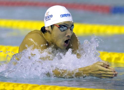 男子２００メートル平泳ぎ、２分12秒31で優勝した冨田尚弥