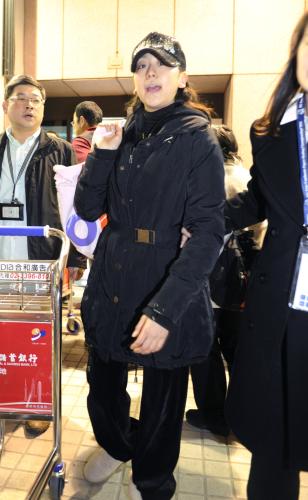 フィギュアスケート四大陸選手権のため、台北郊外の桃園空港に到着した浅田真央