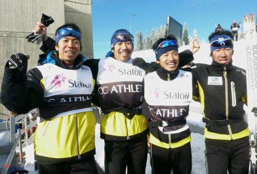男子40キロリレーで６位入賞を果たした日本の（左から）清水、吉田、木村、成瀬