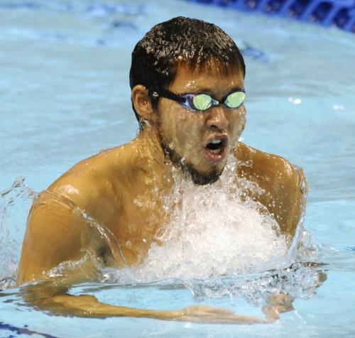 競泳の世界選手権代表選考会の公式練習で調整する北島康介