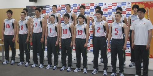 来年のロンドン五輪出場権獲得を目指すバレーボール男子日本代表