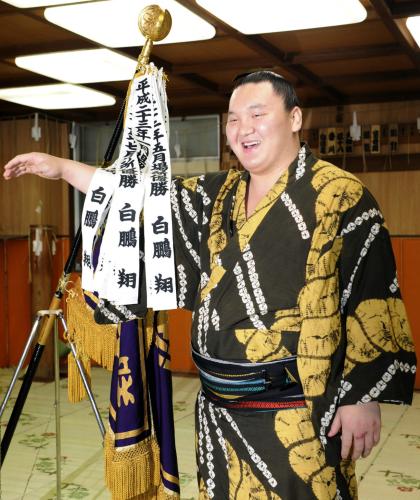 大相撲技量審査場所での優勝から一夜明け、笑顔を見せる横綱白鵬