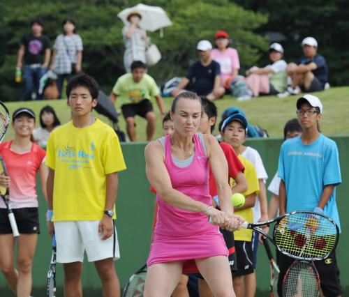 ヒンギスさん 仙台訪れテニスで子どもたちと交流 スポニチ Sponichi Annex スポーツ