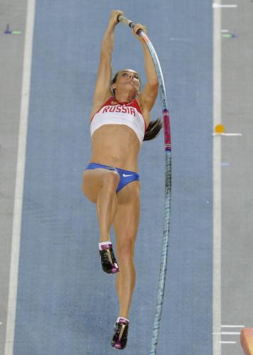 女子棒高跳び決勝　４メートル65をクリアするエレーナ・イシンバエワ