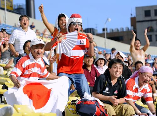 Ｗ杯ラグビー１次リーグのフランス戦をパブリックビューイングで観戦、日本のトライに盛り上がるファン
