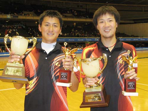 ５連覇を達成した小林（左）と篠原