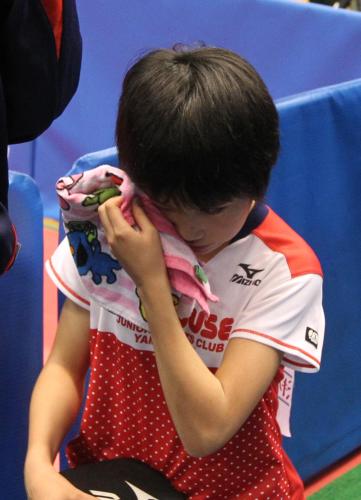 ＜卓球全日本選手権　ジュニア女子＞試合終了後、涙を流す平野美宇