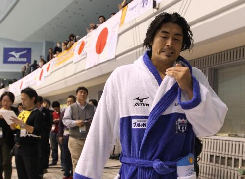 ＜水球アジア選手権　日本・カザフスタン＞カザフスタンに破れ、肩を落とす青柳