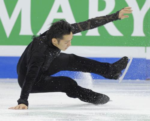 男子ＳＰのジャンプで転倒する高橋大輔