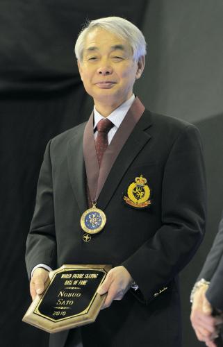 世界殿堂入りで表彰されたフィギュアスケートのコーチ、佐藤信夫氏