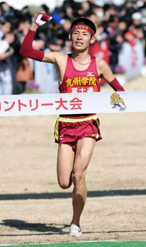 ジュニア男子８キロで優勝した久保田和真