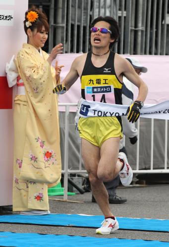 ＜東京マラソン２０１２＞６位でゴールした・九電工・前田
