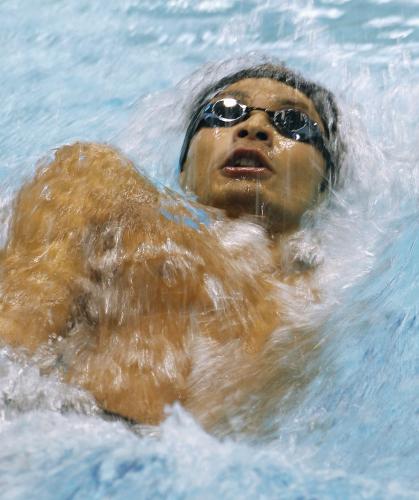男子１００メートル背泳ぎ予選　１位で準決勝に進んだ入江陵介