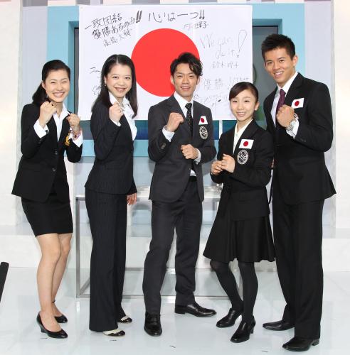 世界フィギュアスケート国別対抗戦の代表に選ばれた（左から）村上、鈴木、高橋大、高橋成、トランは笑顔を見せる