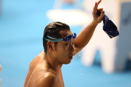＜水泳日本選手権　男子２００メートル平泳ぎ準決勝＞ピースサインの北島