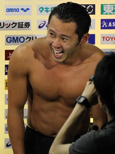 ＜水泳日本選手権　男子２００メートル平泳ぎ決勝＞泳ぎ終えた北島は苦しそうな表情