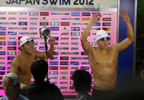＜水泳日本選手権　男子２００メートルバタフライ決勝＞１位の松田（右）と２位の金田（左）