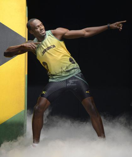 ロンドン五輪ジャマイカ代表の公式ウエア発表会でポーズを決めるウサイン・ボルト