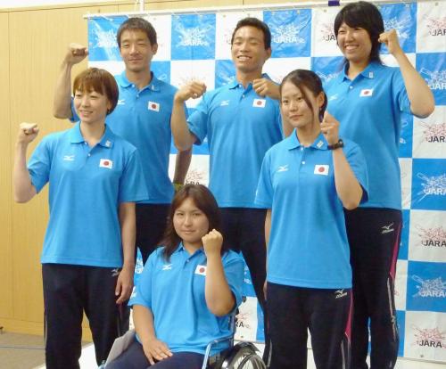 ロンドン五輪・パラリンピックに出場するボート日本代表。（前列左から時計回りに）岩本、浦和、武田、榊原、福本、大竹