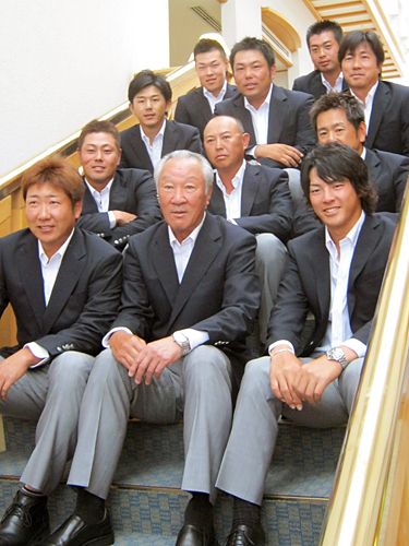 韓国との対決に燃える石川遼（前列右）ら日本チーム