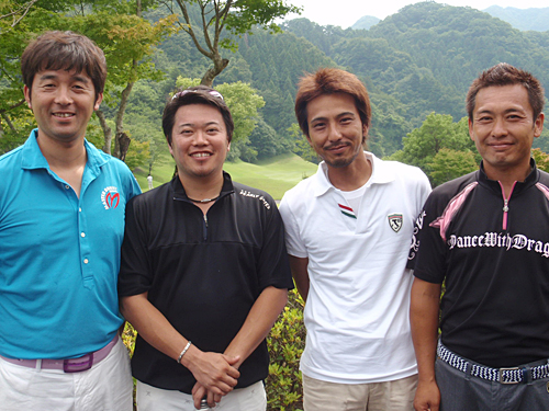 関東甲信越予選で優勝した千代ゴルフガーデン（左から伊藤、中跡、井沢、杉山）のメンバー
