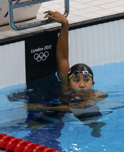女子２００メートル平泳ぎ準決勝で１４位に終わった渡部