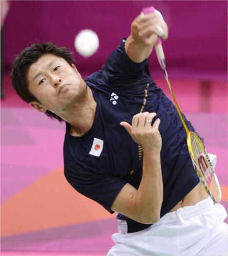 男子シングルス準々決勝、北京五輪金メダルの林丹（中国）に１－２で敗れた佐々木翔