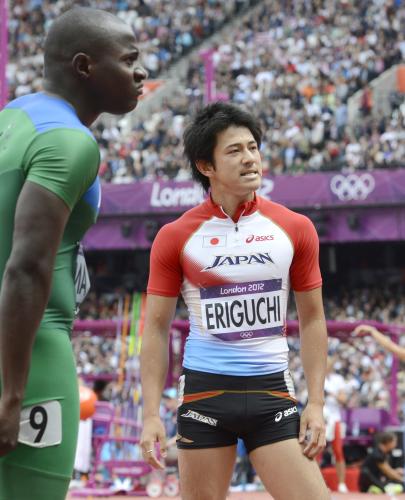 男子１００メートル予選２組６着に終わり悔しそうな江里口匡史（右）