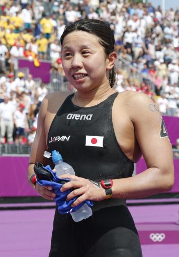 女子10キロ　13位でゴールし、笑顔を見せる貴田裕美