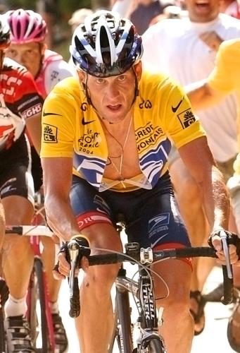 自転車ロードレースのツール・ド・フランスで力走するランス・アームストロング＝２００４年７月