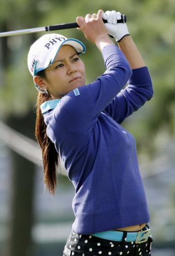 日本女子オープンゴルフ選手権を前に調整する宮里藍