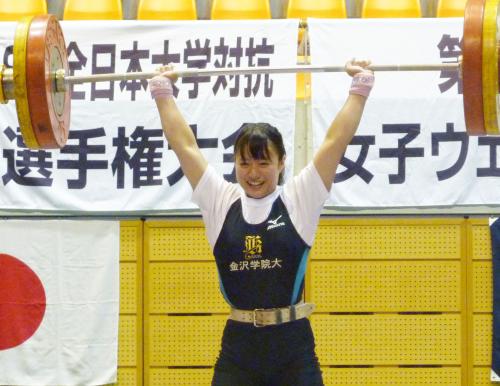 重量挙げの全日本大学対抗女子選手権53キロ級で、ジュニア日本新記録をマークした八木かなえ