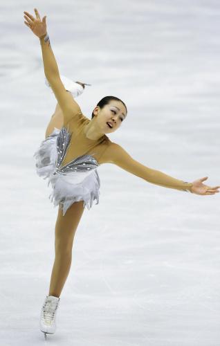 フィギュアスケートの全日本選手権女子で優勝した浅田真央のフリー