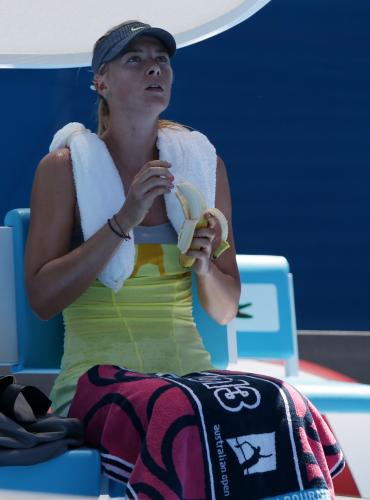 全豪オープン女子シングルス準決勝、休息を取る第２シードのＭ・シャラポワ