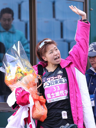大阪国際女子マラソンで２位となった福士加代子。高見盛とは同郷だが…